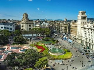 Las fuentes de plaza Catalunya vuelven a funcionar con horario de verano
