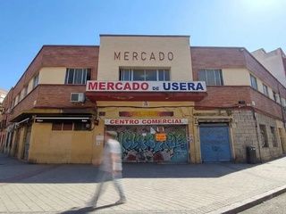 El Mercado de Usera cierra sin previo aviso y preocupa al barrio