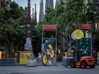 Barcelona arranca el Tour de Francia entre cortes, vallas y multitudes