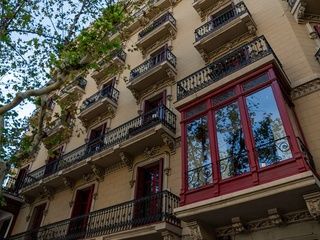 26 viviendas afectadas por una red de alquiler ilegal sin autorización en Barcelona