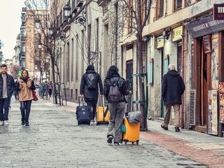 Madrid endurece el control de pisos turísticos y da poder a los vecinos para vetarlos