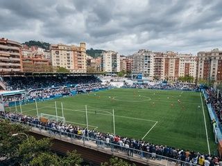 El Europa sorprende a toda Barcelona y queda a tres partidos de luchar por subir a Segunda