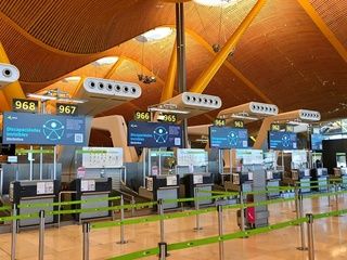 Huelga en 19 aeropuertos españoles amenaza los viajes de Semana Santa