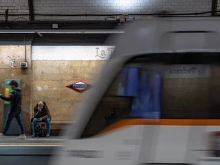 Barcelona refuerza el metro como nunca en Sant Jordi: más trenes y cambios en buses