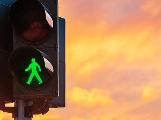 Barcelona busca soluciones con IA para mejorar los semáforos y el tráfico