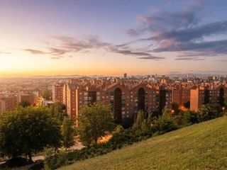 La vivienda en Madrid bate récords y el encarecimiento ya llega a los barrios del sur y el este