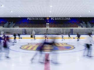 La nueva pista de hielo de Les Corts ya está abierta y cambia el ocio deportivo en Barcelona