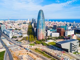 La Torre Glòries desafía a 400 corredores con su carrera vertical de 500 peldaños