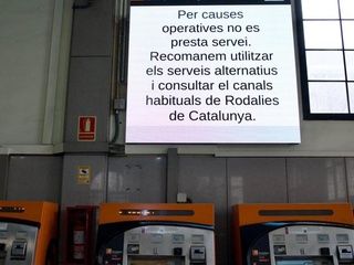 Caos en Rodalies: Barcelona amanece sin trenes y con largas colas en estaciones