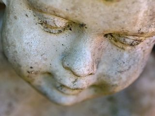 El almacén secreto de estatuas retiradas de Barcelona abre sus puertas en Nou Barris