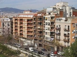 El alquiler se frena en Barcelona pero el arrendamiento de temporada se dispara