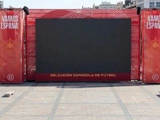 El calor obliga a cancelar la pantalla gigante de España en Colón