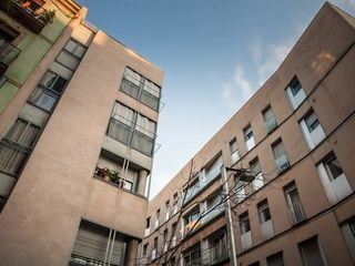 El 65% de Barcelona vive donde comprar piso ya no es asumible