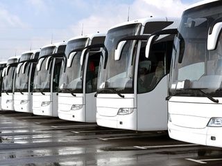 Rutas imprescindibles en autocar para descubrir Barcelona en grupo