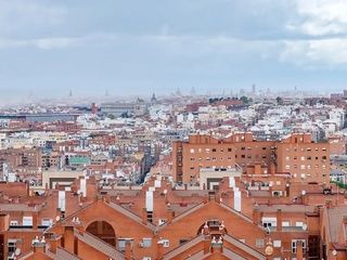 Madrid amplía ‘Mi Primera Vivienda’ hasta los 50 años y facilita hipotecas de hasta el 100%