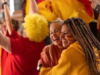 Dónde ver en pantalla gigante el España-Francia cerca de Barcelona