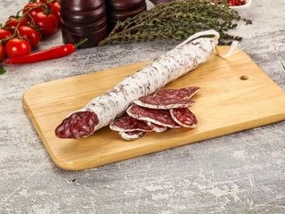 Alerta por salmonella en dos lotes de fuet vendidos en España