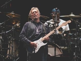 Eric Clapton vuelve a Barcelona y emociona al Palau Sant Jordi 22 años después