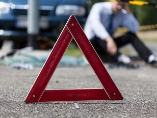 La DGT pone en marcha el triángulo virtual V27 y da un nuevo paso hacia la seguridad digital en las carreteras