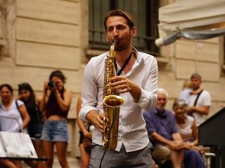 Barcelona llena Passeig de Gràcia con 10 horas de jazz gratis este 26 de abril