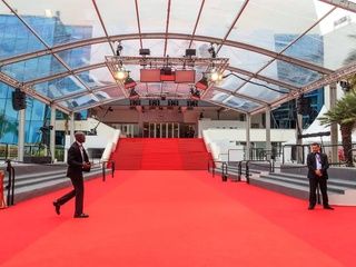 Los Javis ganan el premio a mejor dirección en Cannes por La bola negra