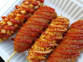El rice dog coreano conquista Barcelona: el snack callejero que arrasa en Kokkiri
