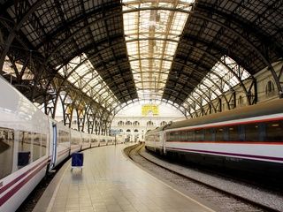 Rodalies vuelve a circular en Barcelona tras el accidente, pero persisten los retrasos