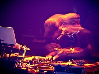 ¿Dónde se celebran los conciertos de música electrónica en Barcelona?