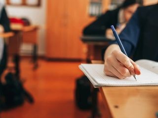 La decisión de dividir la ESO en Madrid inquieta a familias y directores de instituto