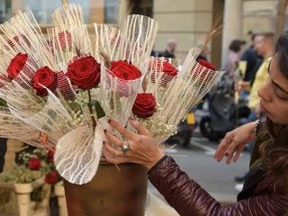 La tradición de regalar rosas por Sant Jordi
