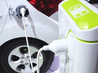 El Gobierno lanza ayudas de hasta 4.500 € para comprar coche eléctrico