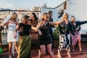 Clase de salsa en la azotea con sangría sin fondo