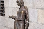 Estatua de Julia