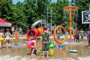 Una zona infantil de juegos de agua