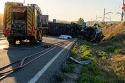  Vuelco de un camión en la vía de servicio de la A-6 en Las Rozas |112CMADRID