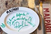  Plato firmado por Rosalía en Malparit. / Malparit