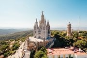  Las nuevas letras «Barcelona» transforman el mirador del Tibidabo en su 125 aniversario