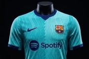 El color de la nueva tercera camiseta del Barça desata debate en Barcelona