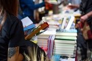  Vueling esconde descuentos en Barcelona por Sant Jordi y regala libros en el Palau Robert