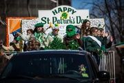  La Gran Vía se tiñe de verde con el mayor desfile irlandés de España