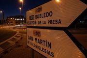 Carretera cortada por el incendio en la sierra oeste