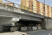  El puente de la C-31 en Badalona queda sellado con bloques de hormigón tras el desalojo del asentamiento