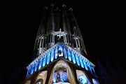 La façana de la Passió, il·luminada aquest diumenge en un espectacle de música i llum que explica la passió de Jesucrist (ACN / Guillem Roset)