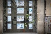 Fotos alquileres, fotos genéricas de gente en inmobiliarias, en Sants y Poble Sec, Barcelona
