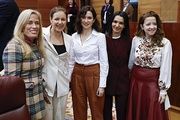  Isabel Díaz Ayuso, con Ana Dávila a la izquierda y el resto de consejeras de su Gobierno regional. (Jaime García)