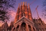  La Sagrada Familia esperando la misa papal