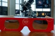 Las gafas que reparte la Generalitat para ver el gran eclipse solar