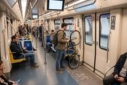 Cómo llevar la bici en Metro de Madrid sin errores: horarios, vagones y normas que debes conocer