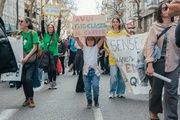  La huelga docente colapsa accesos clave y complica la movilidad en Barcelona