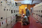 Técnicos resolviendo la avería en la subestación de Sant Andreu.